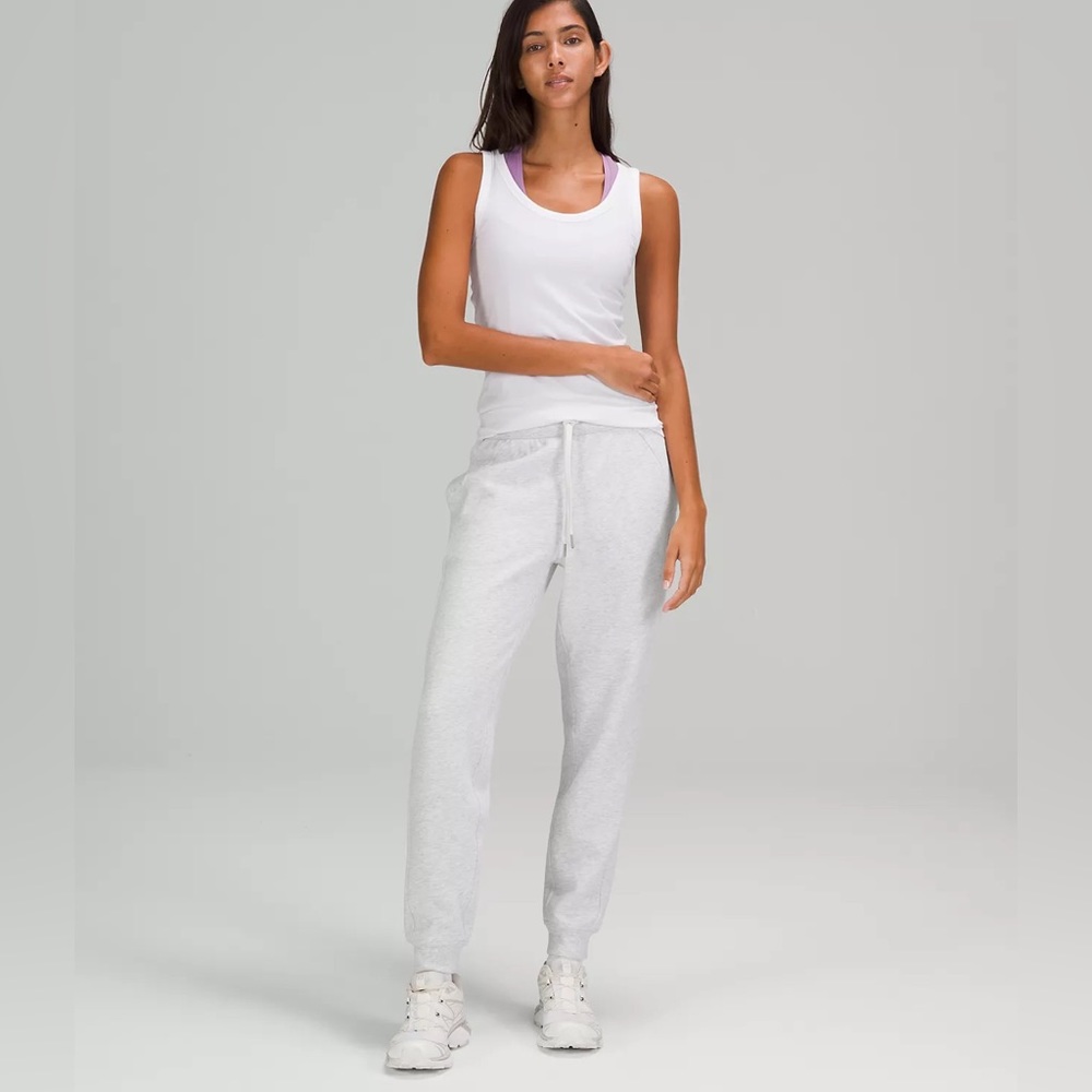 Lululemon Scuba High-Rise Jogger
Full Length Size 10 Heather Grey Like New